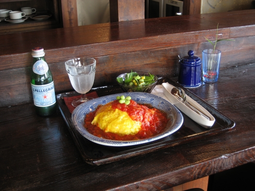 ふわとろオムライスの自家製トマトソース　840 円