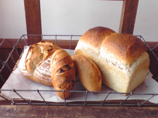 まんまるパン、自家製酵母ぱん、ショコラ、など90円～