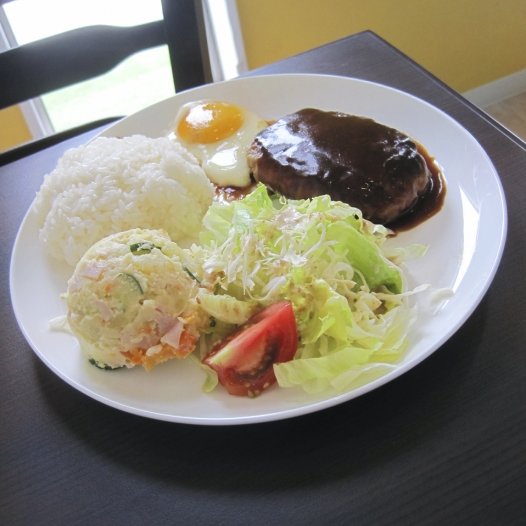 ハンバーグ定食 940円